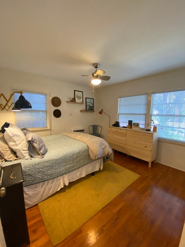 Foto del edificio - 3315 Caroline Ave