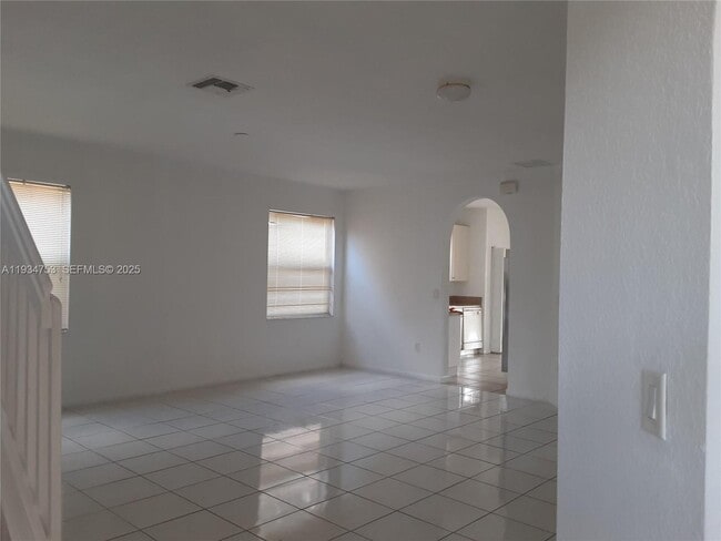 Building Photo - 3760 NE 9th Ct