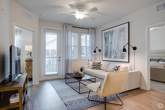 2BR, 2BA - 984SF - Bayfront On Sand Lake