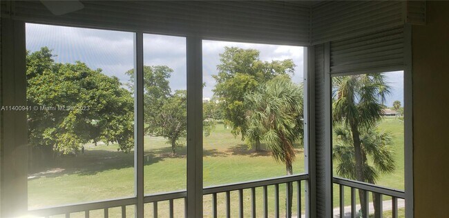 Foto del edificio - 2661 S Course Dr