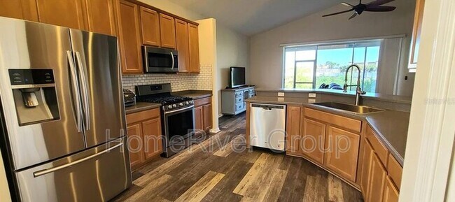 Foto del edificio - 5221 Clover Mist Dr