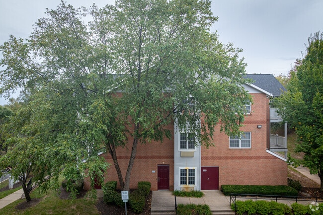 Building Photo - Salony House - 62+