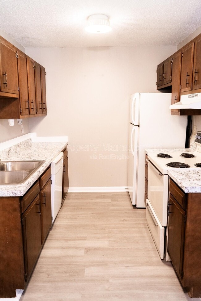Foto del edificio - 129 Hillcrest Dr