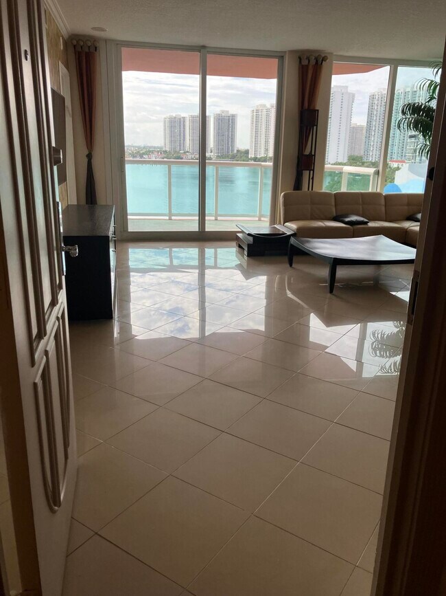 Foto del edificio - 3370 Hidden Bay Dr