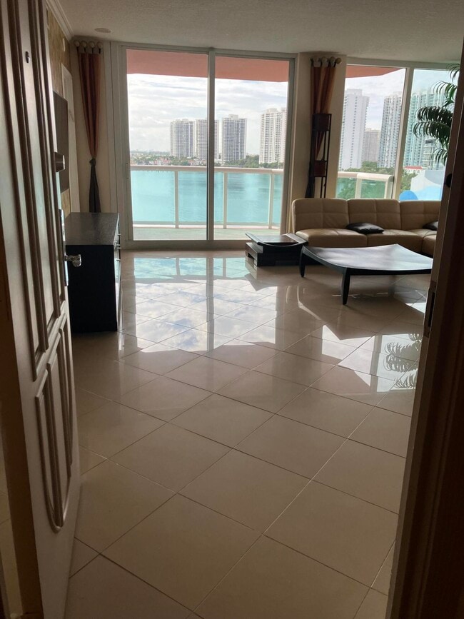 Building Photo - 3370 Hidden Bay Dr