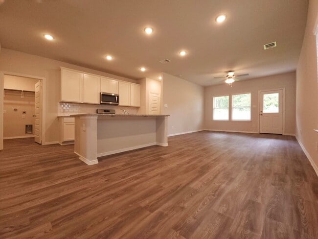 Building Photo - 26118 Emory Holw Dr