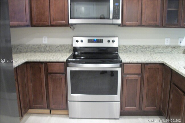 Foto del edificio - 13900 Lake Placid Ct
