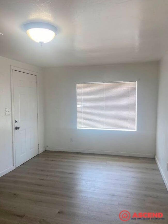 Building Photo - 201 E 1st St