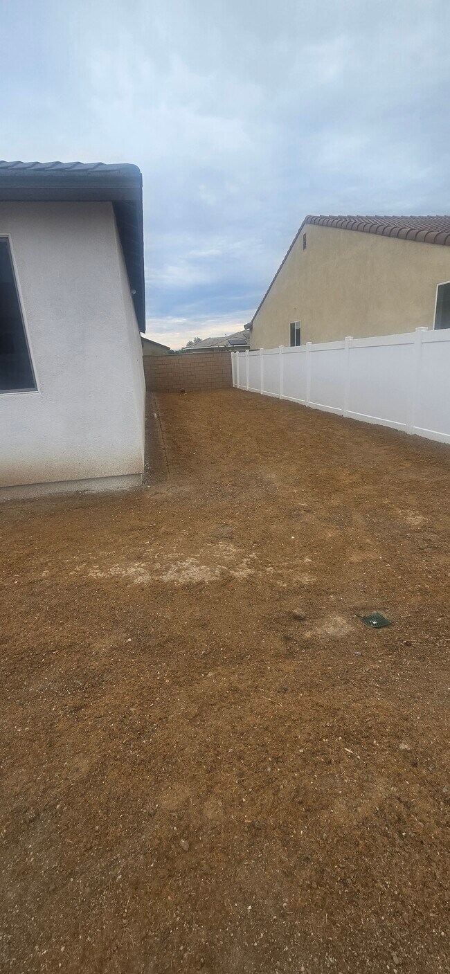 Patio interior - 345 Charlton St