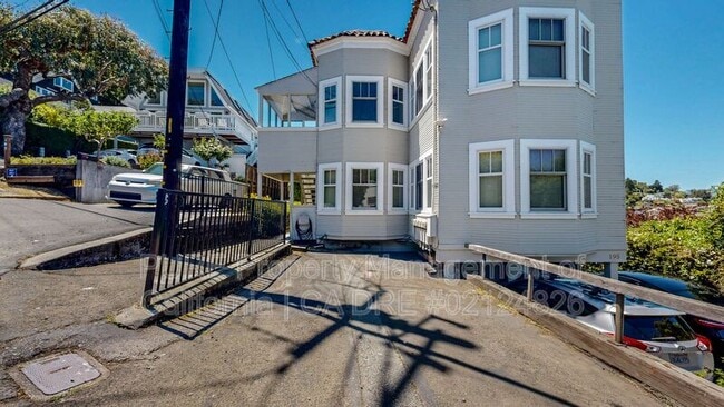 Building Photo - 195 San Carlos Ave