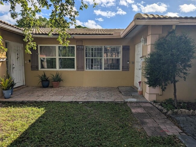 Foto del edificio - 7502 NW 44th Ct