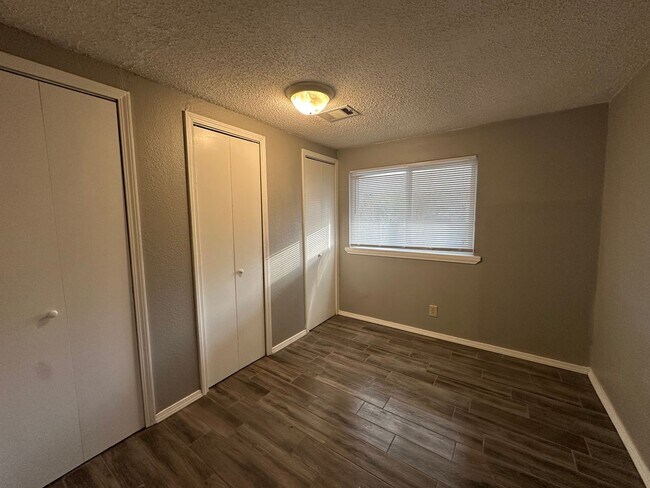 Building Photo - Welcome to this charming 3-bedroom, 1-bathroom home located in the heart of Russellville, AR.