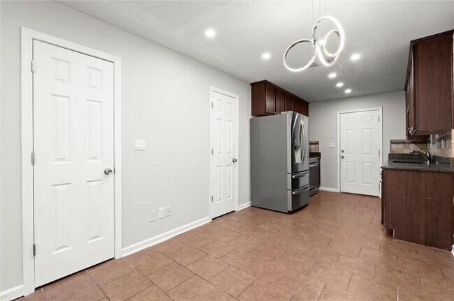 Building Photo - 2166 Park Terrace