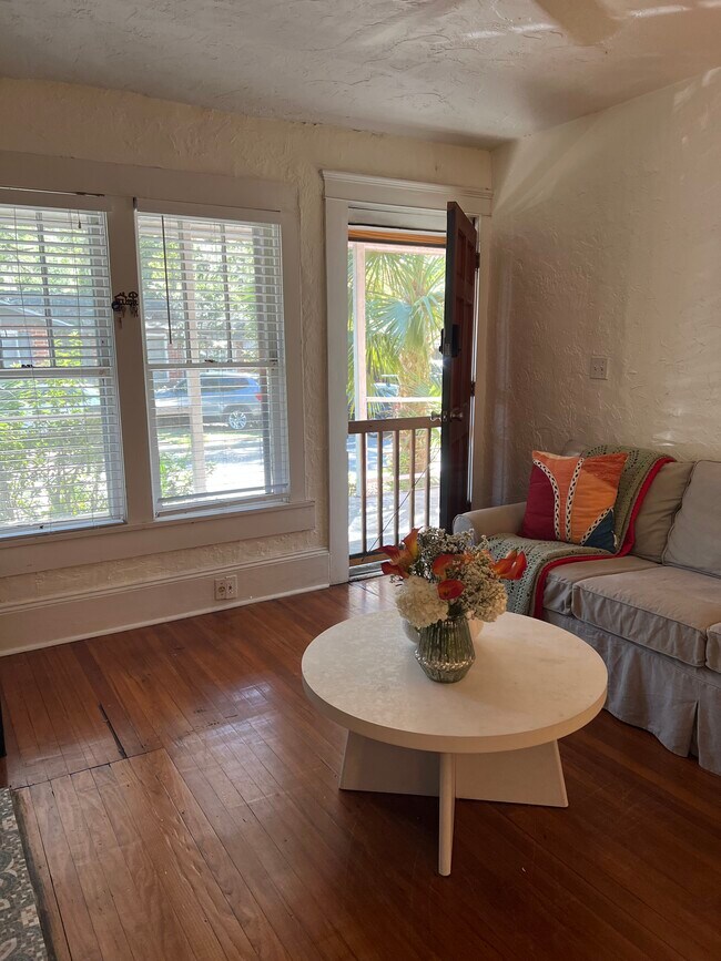 Building Photo - 1112 NW 4th Ave