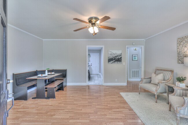 Foto del edificio - 1124 Toddington Dr