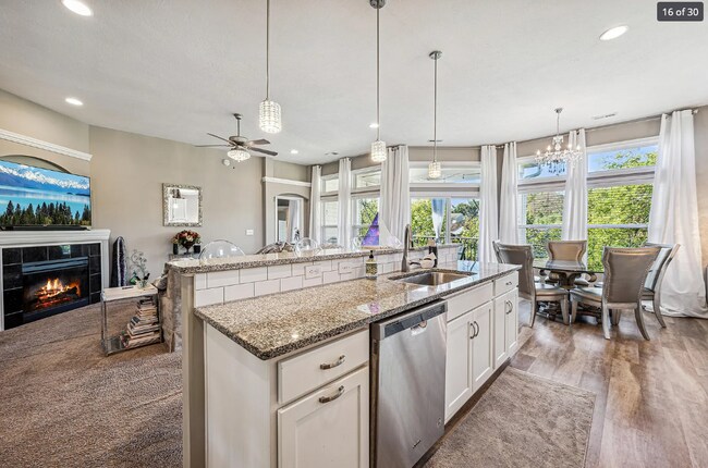 Foto del edificio - 3025 Lodge View Ct