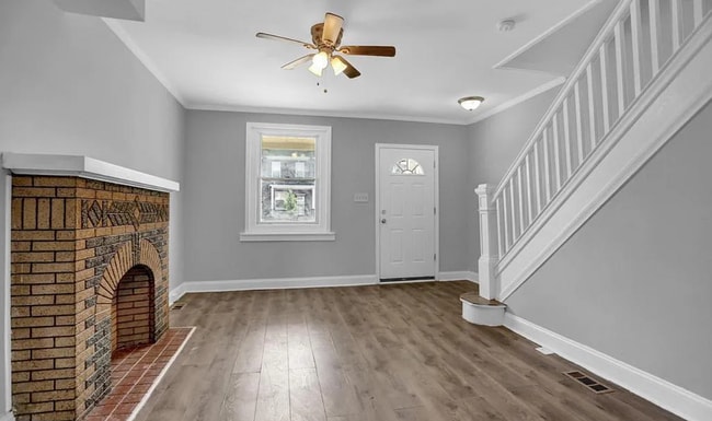 Building Photo - Townhome available in a convenient location.