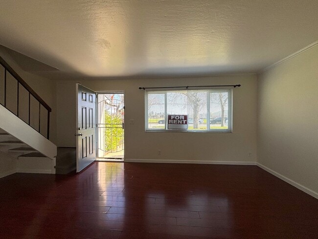 Building Photo - Charming 3-Bedroom, 2-Bath Townhome in Prime Fremont Location