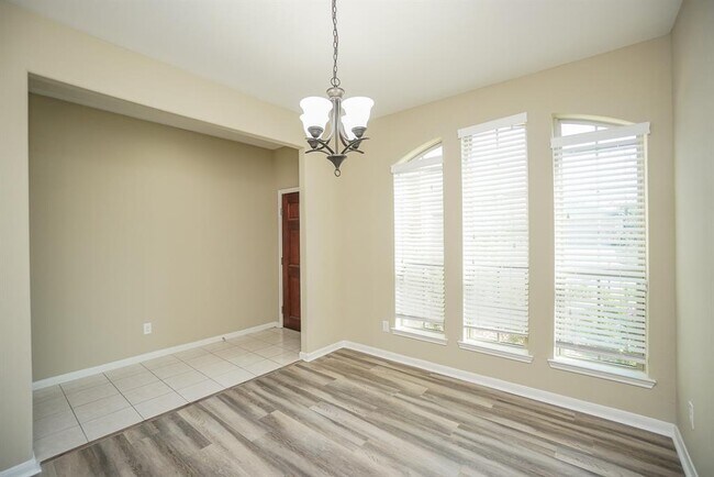 Building Photo - 15703 Whispering Green Dr
