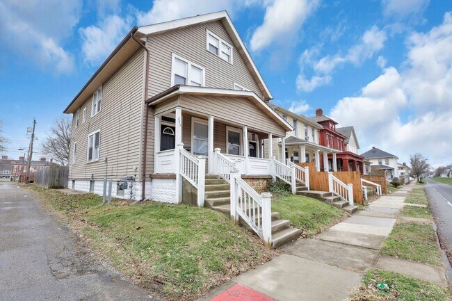 Foto del edificio - 293-295 Woodrow Ave