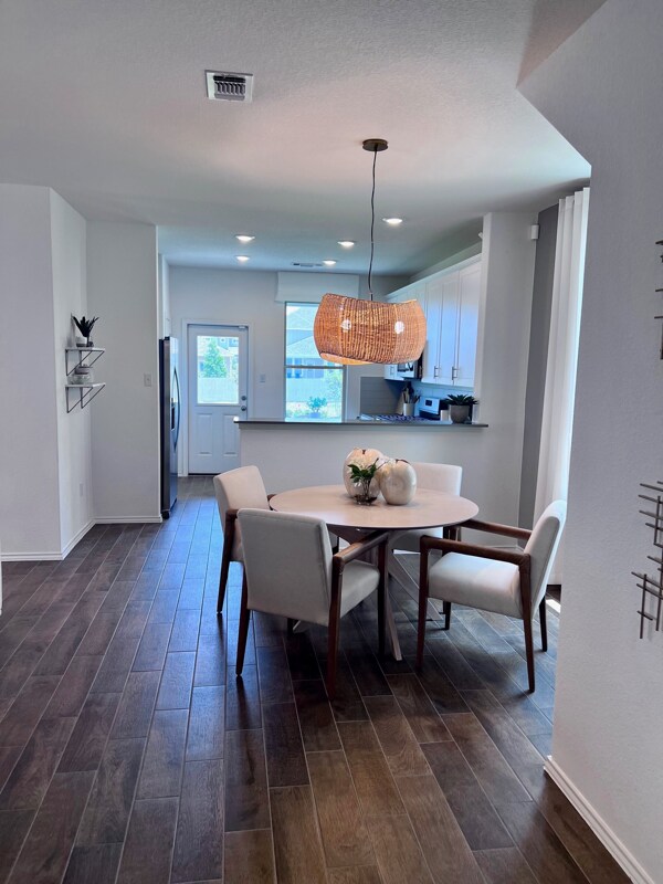 Building Photo - 437 Pickrell Lp