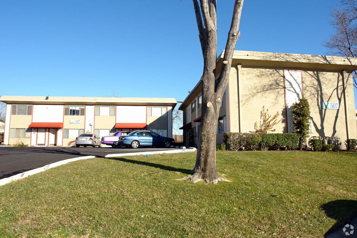 Meadow Court Apartments in Vacaville, CA