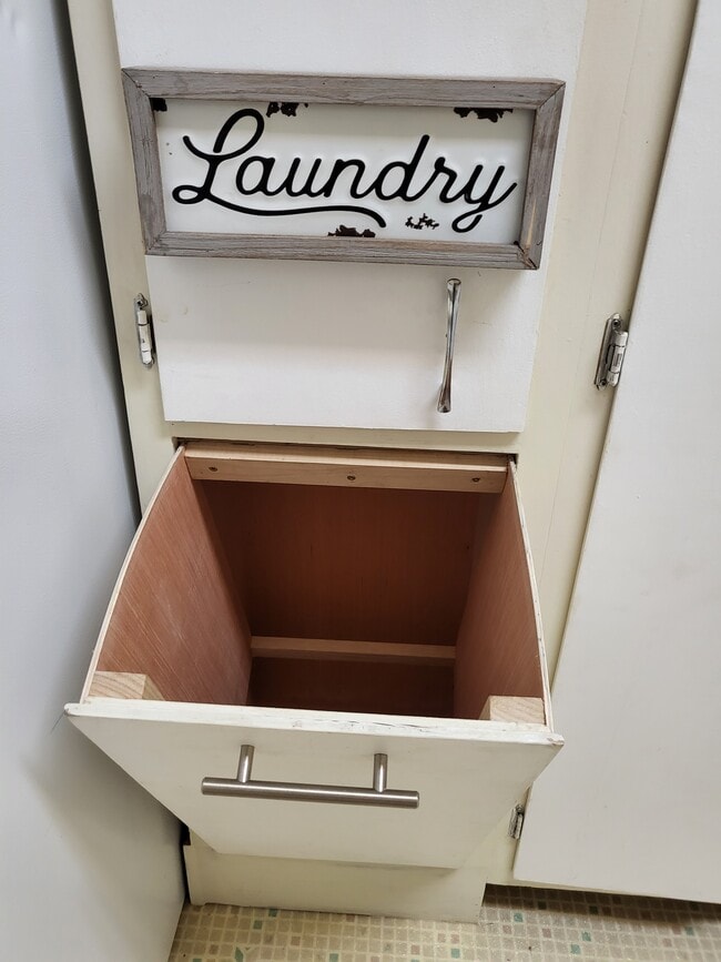 Building Photo - 616 Laurel Dr