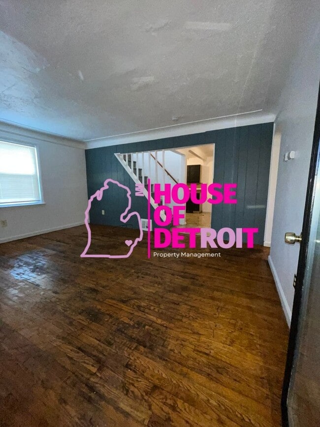 Building Photo - *NEW LISTING*