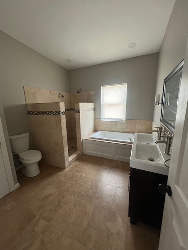 Building Photo - Stunning 3BD / 3BA Home with Rooftop Deck & Private Backyard — Ready to Call Home!