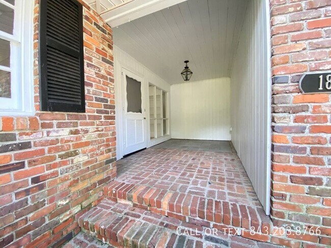 Foto del edificio - 1821 Somerset Cir