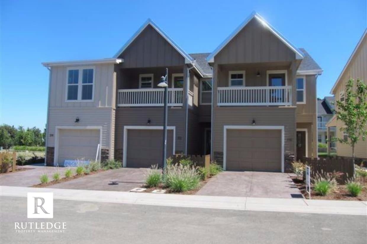 Foto principal - Gorgeous End Unit Townhome in The Heart of...