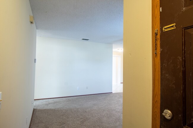 Building Photo - Move-In Ready 3-Bedroom, 2-Bathroom Rental...