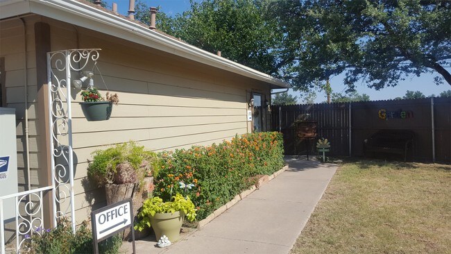 Foto del edificio - 2301 N Pecos St