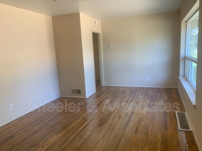 Foto del edificio - 235 Donna Ave