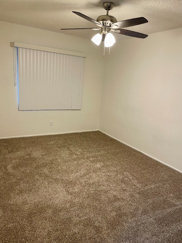 Foto del edificio - 12414 Dunrobin Ave