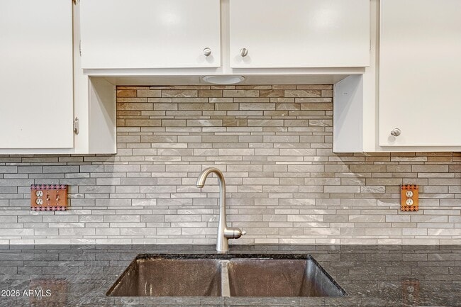 Building Photo - 1036 E Geneva Dr