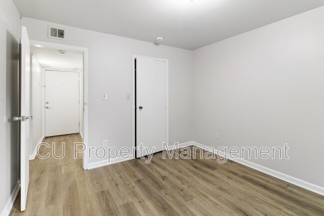 Foto del edificio - 1605 N Willow Rd