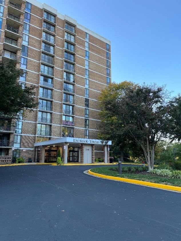 2300 Pimmit Dr Unit 115, Falls Church, VA 22043 Condo for Rent in