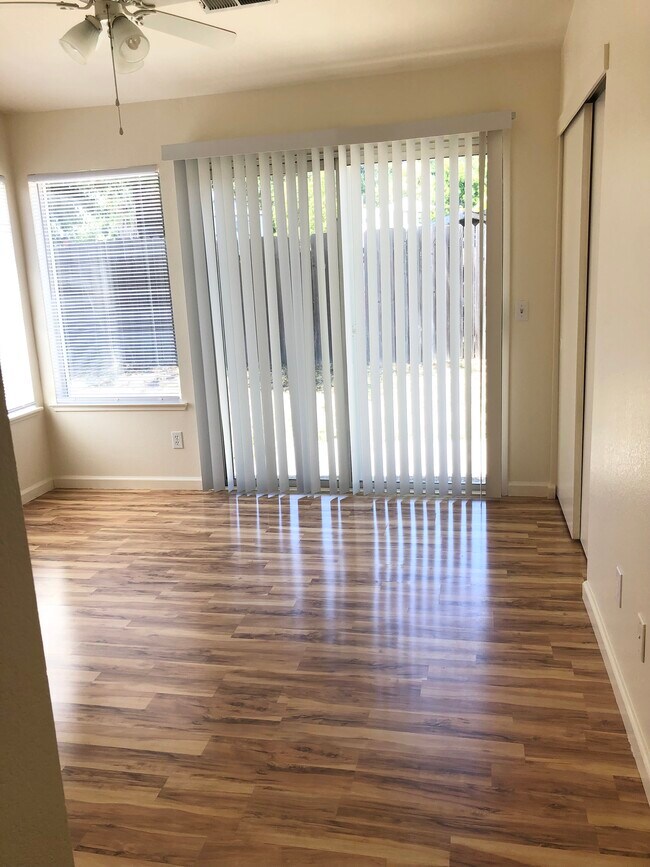 Foto del edificio - 3052 Springview Meadows Dr