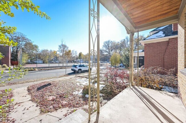 Foto del edificio - 1661 S Pearl St