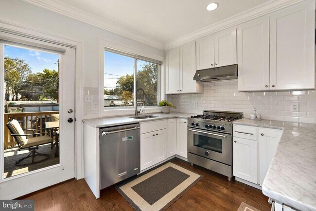 Building Photo - 5233 5th St NW