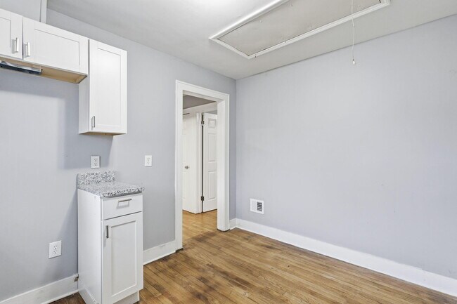 Foto del edificio - 1838 Markese Ave