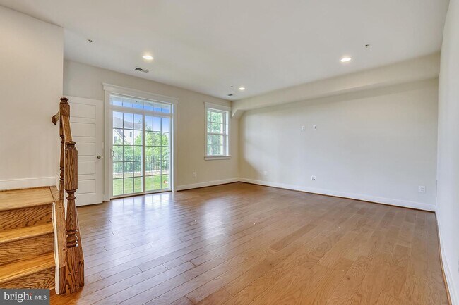 Building Photo - 10217 Travilah Grove Cir
