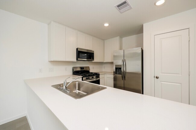 Foto del edificio - 18064 Trepito Ave