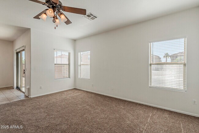Building Photo - 2286 E Peach Tree Dr