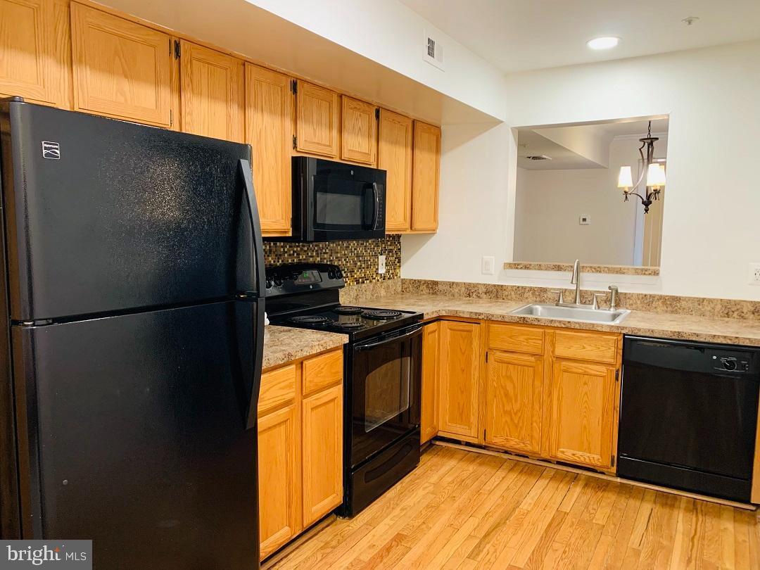 Foto principal - 13942 King George Way