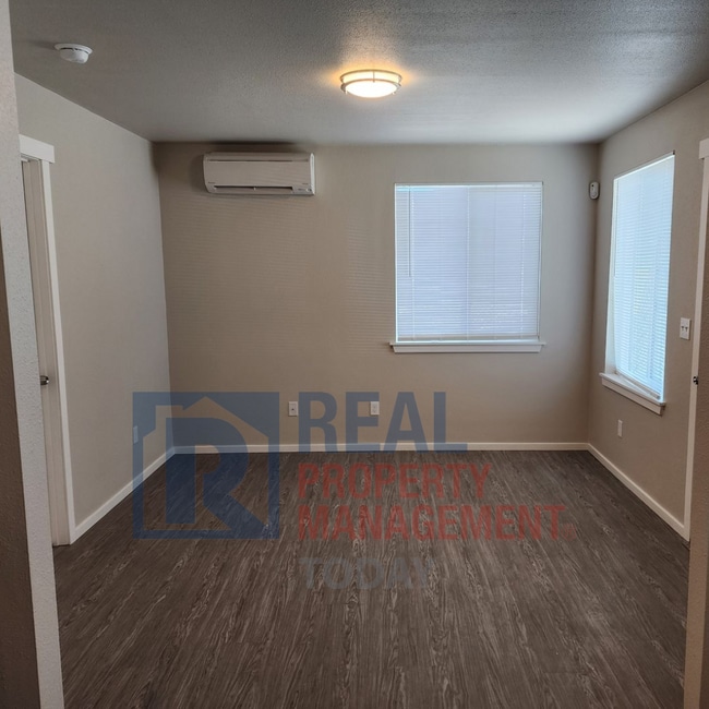 Building Photo - MOVE IN SPECIAL - $350.0 OFF 1 MONTH of RE...