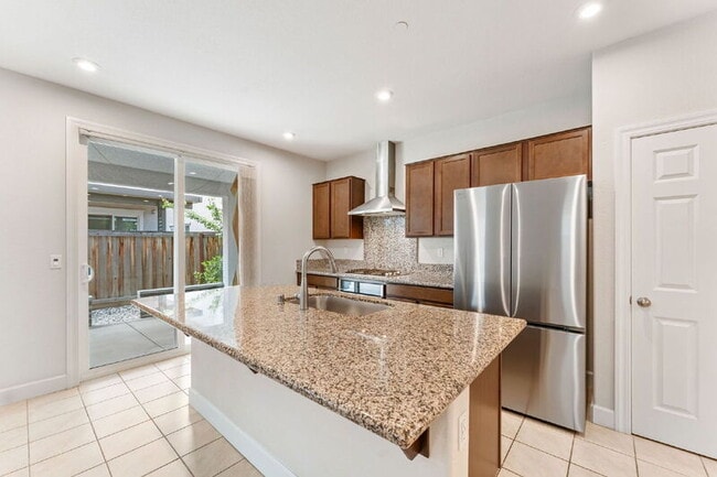 Foto del edificio - 4216 Doug Fir Ln