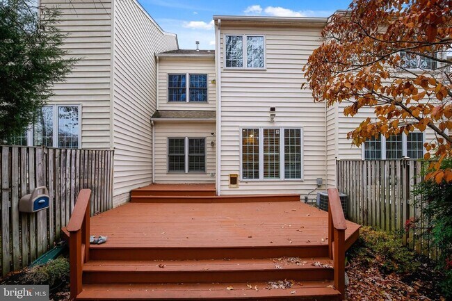 large deck - 111 Wootton Oaks Ct