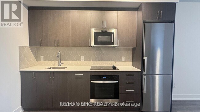 Photo du bâtiment - 2545 Simcoe St N